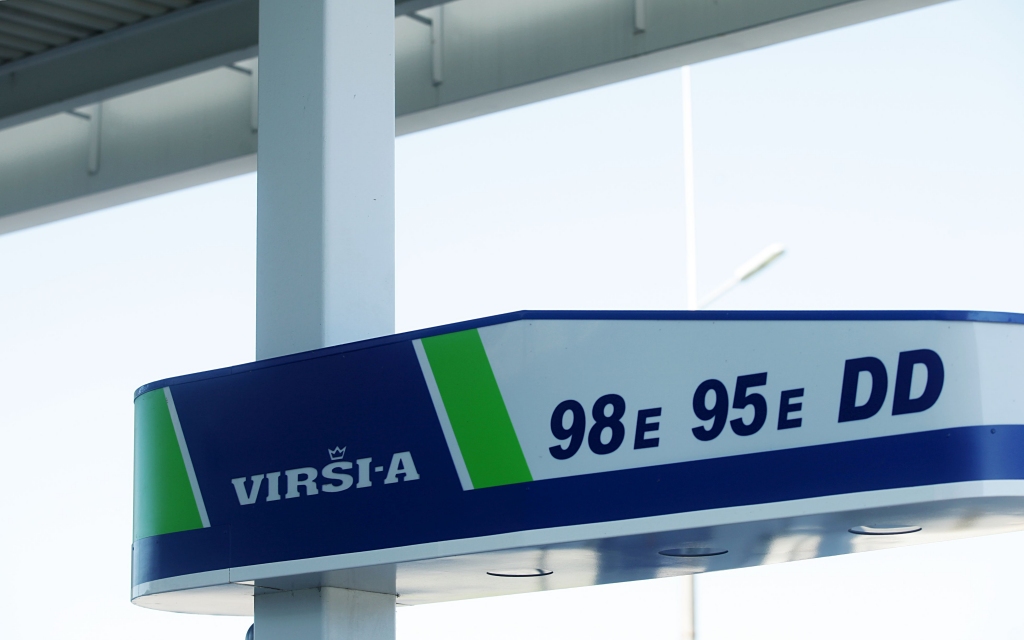 Virši-A: Stabilā degvielas cena Latvijā tirgotāju peļņu neietekmē