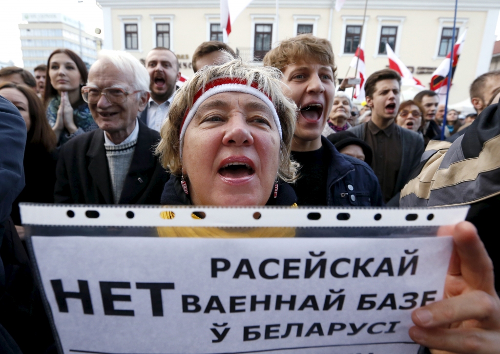 Minskā protestē pret Krievijas aviobāzi