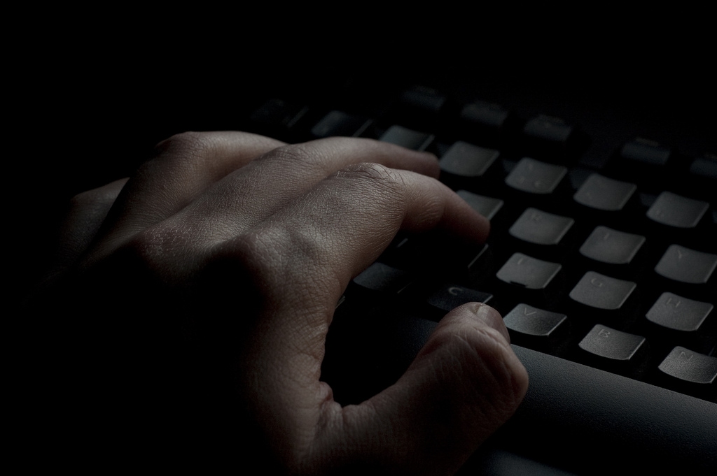 Bēgļu jautājuma dēļ pieaug agresīvo komentāru skaits internetā