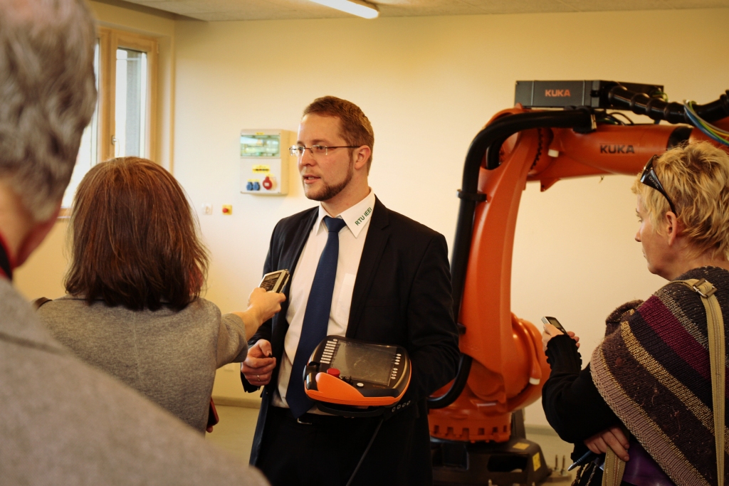 Papildināta ar foto - RTU demonstrē unikālu industriālās elektroapgādes sistēmu