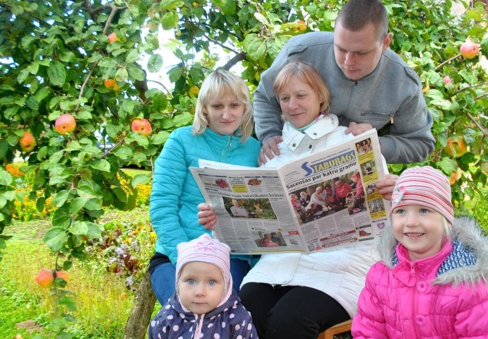 “Rijniekos” avīzi lasa no pirmā numura