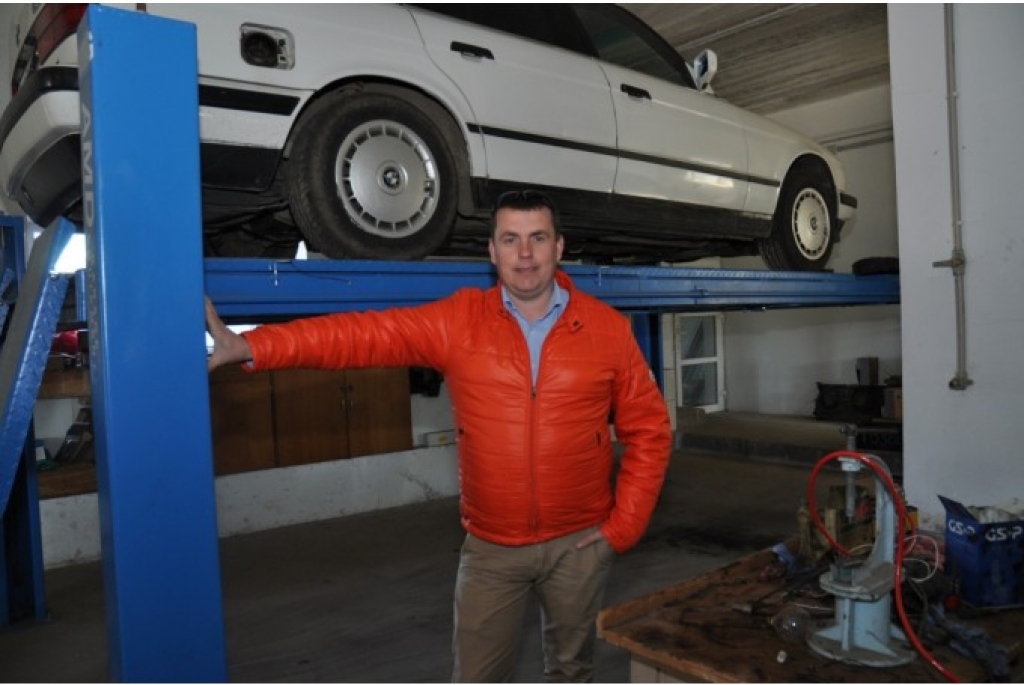 Kazdangā remontē kravas auto un traktorus