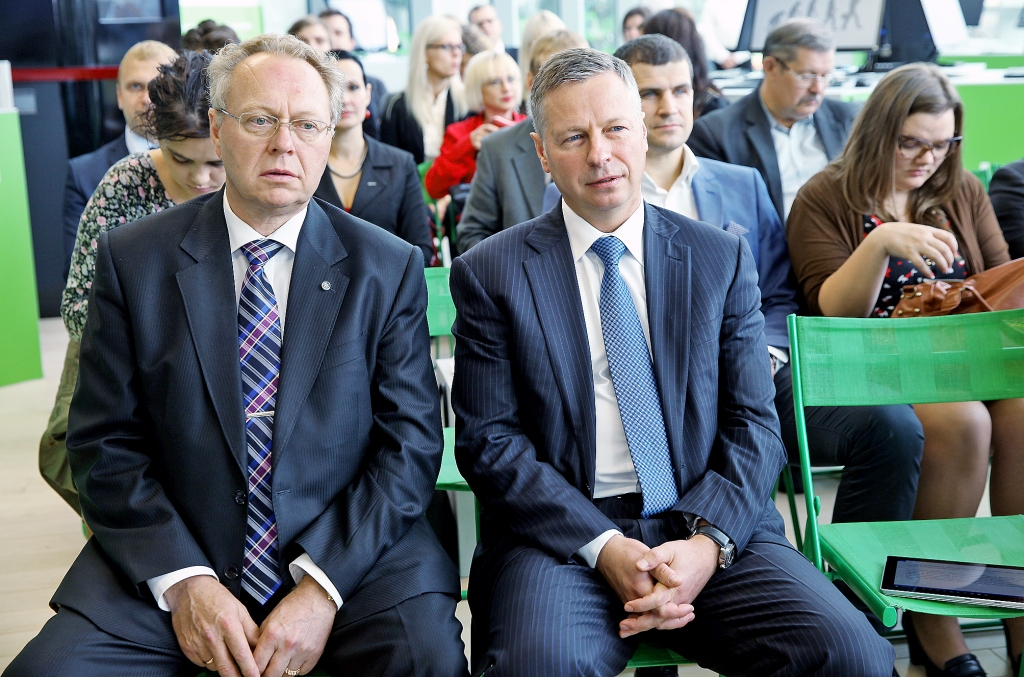 Kamēr Latvijā vilcinās, igauņi gandarīti par fiksēto un mobilo sakaru operatoru apvienošanos