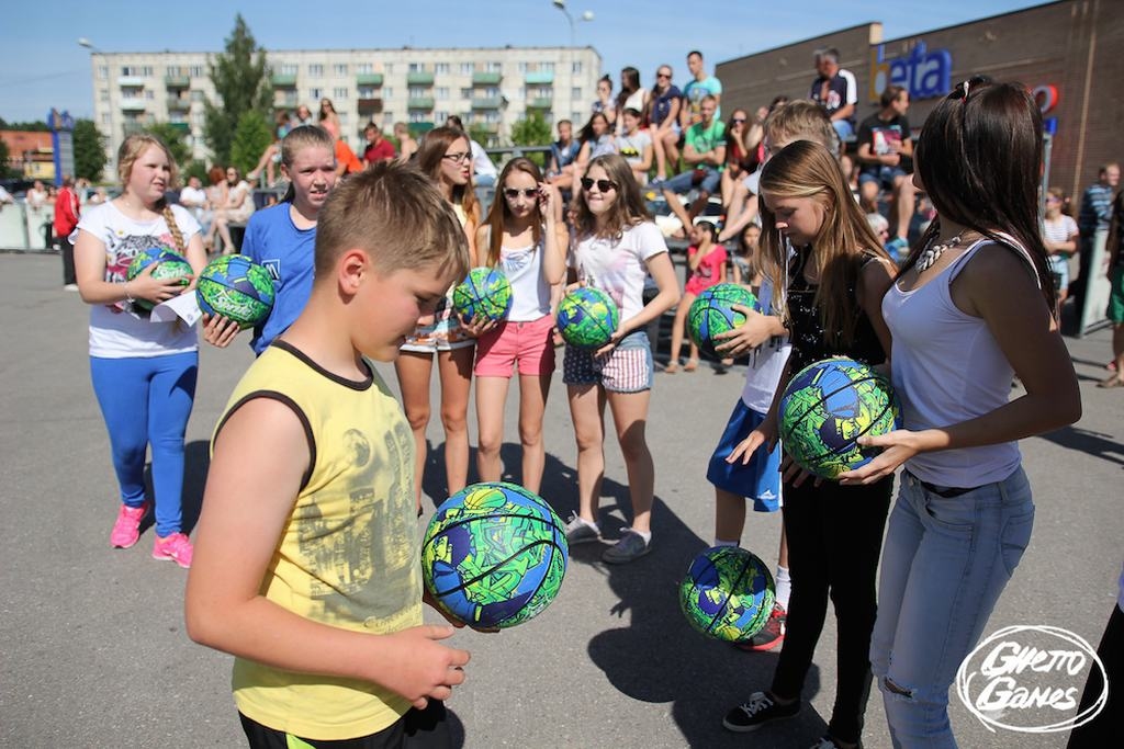 “Ghetto Games” Latvijas skolām ziedos 867 “Sprite” basketbola bumbas 