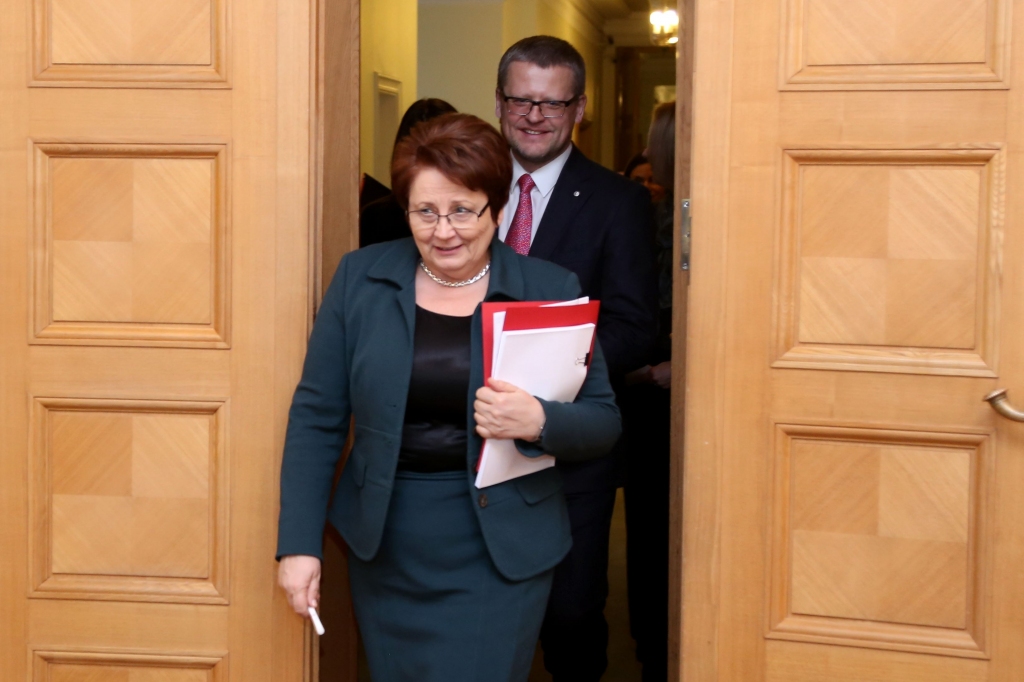 Straujuma Belēvičam "seko uzmanīgāk nekā citiem ministriem"