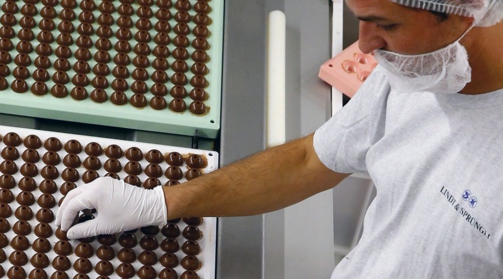 FOTO: Šveices šokolādes zīmola Lindt ražotnē