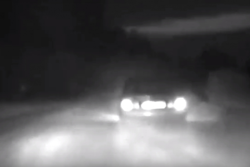 VIDEO: Bēgot no policistiem, smagi avarē iereibuša jaunieša vadīts BMW
