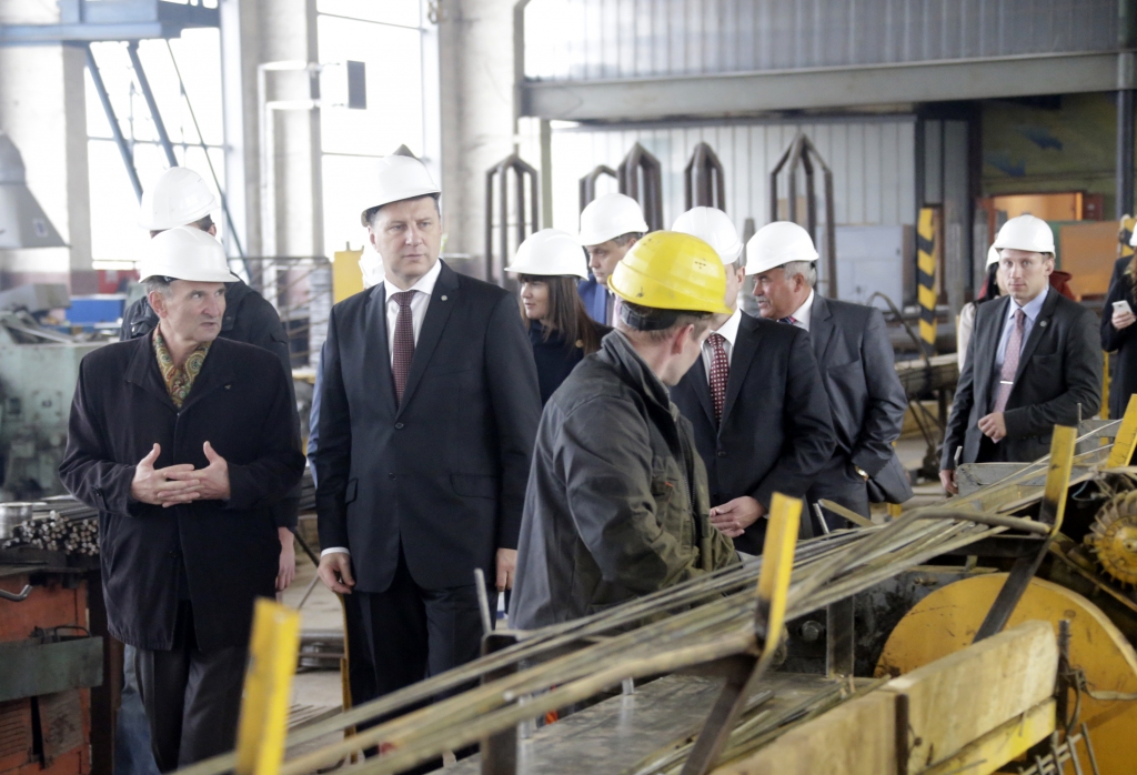 Papildināta - FOTO: Valsts prezidents aplūko Jēkabpils uzņēmēju ražotnes