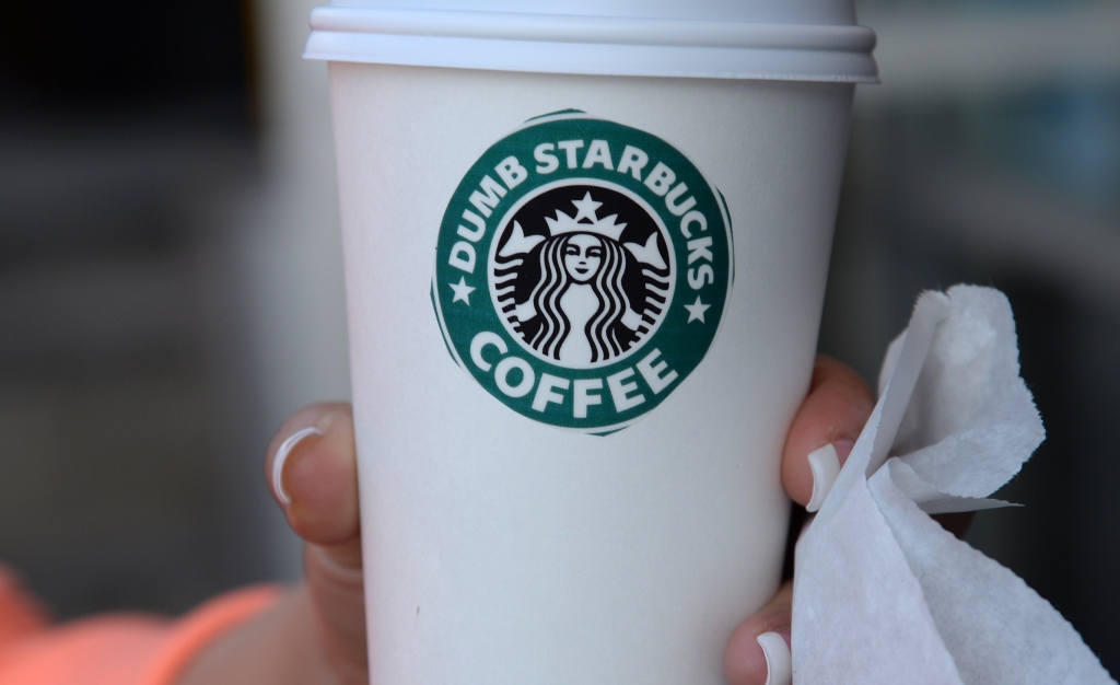 Papildināta - EK liek Fiat un Starbucks nenomaksātos nodokļos samaksāt līdz 30 miljoniem eiro