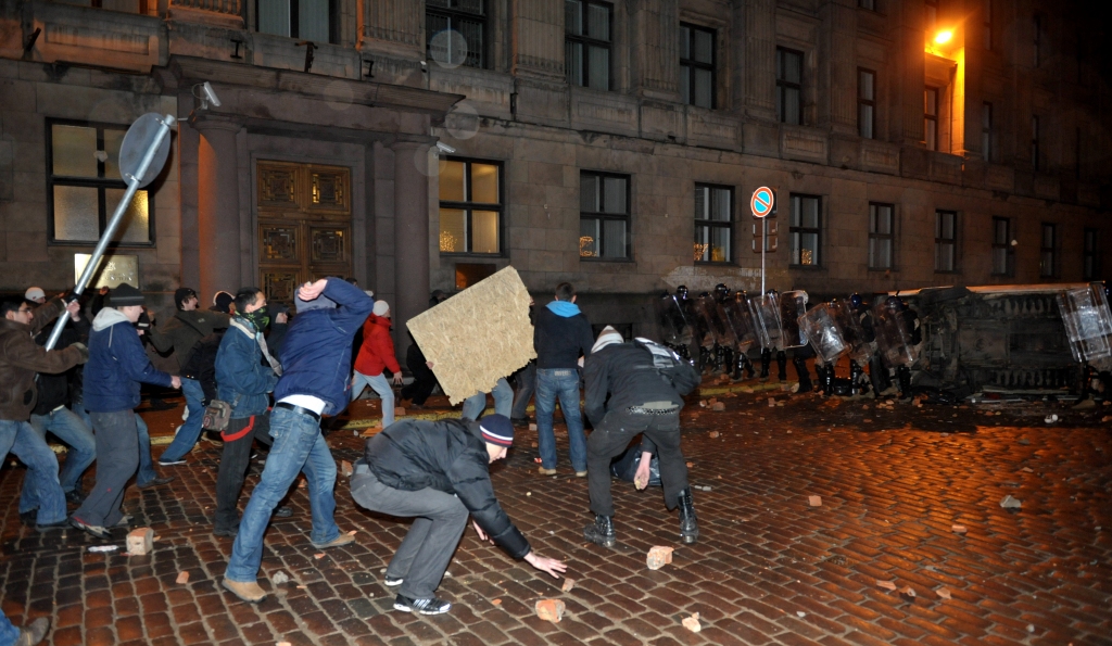 Vienam no 13.janvāra grautiņu lietā apsūdzētajiem - trīs gadi cietumā