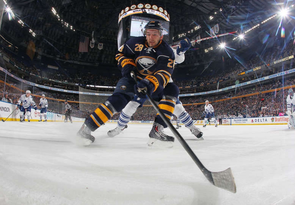 FOTO, VIDEO: Girgensons palīdz Sabres komandai savā laukumā pieveikt Toronto