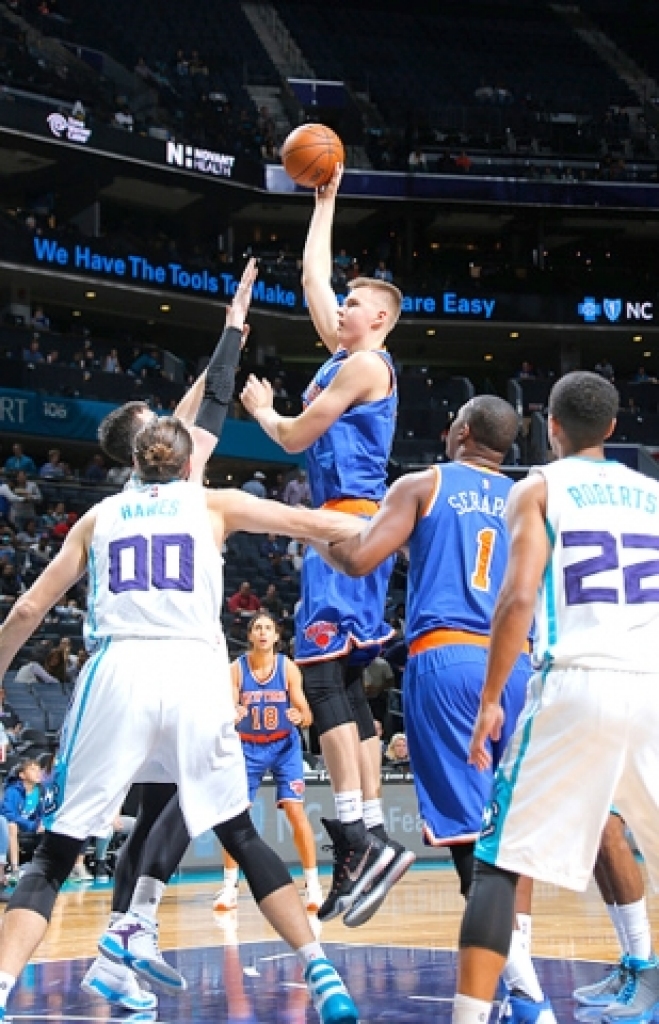 VIDEO: Porziņģis produktīvs Knicks zaudējumā pēdējā pārbaudes spēlē