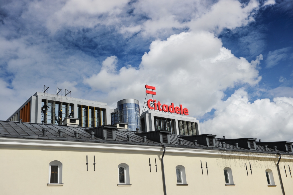 Citadeles komisijas vainīgo sarakstā arī Straujuma un Vējonis