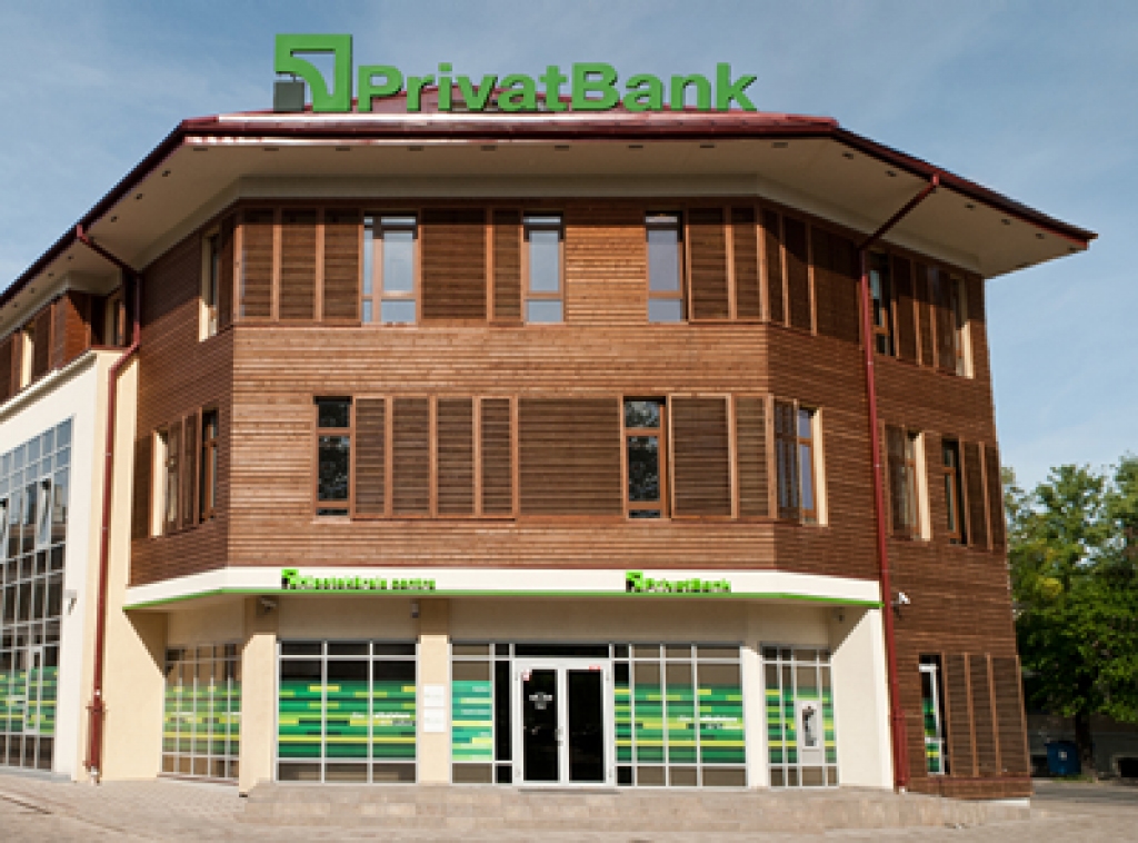 Papildināta - FKTK piemērojusi PrivatBank divu miljonu eiro sodu un liek mainīt valdi