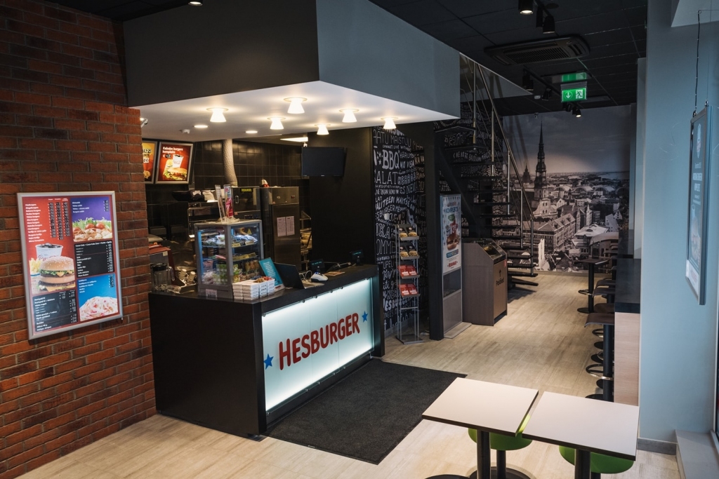 Jauna Hesburger restorāna izveidē Kr. Barona ielā ieguldīti 500 000 eiro
