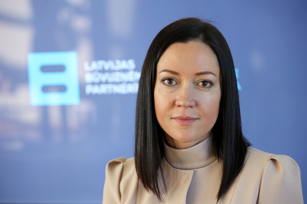 Baiba Fromane nebanku nozari nomaina uz būvniecības sektoru