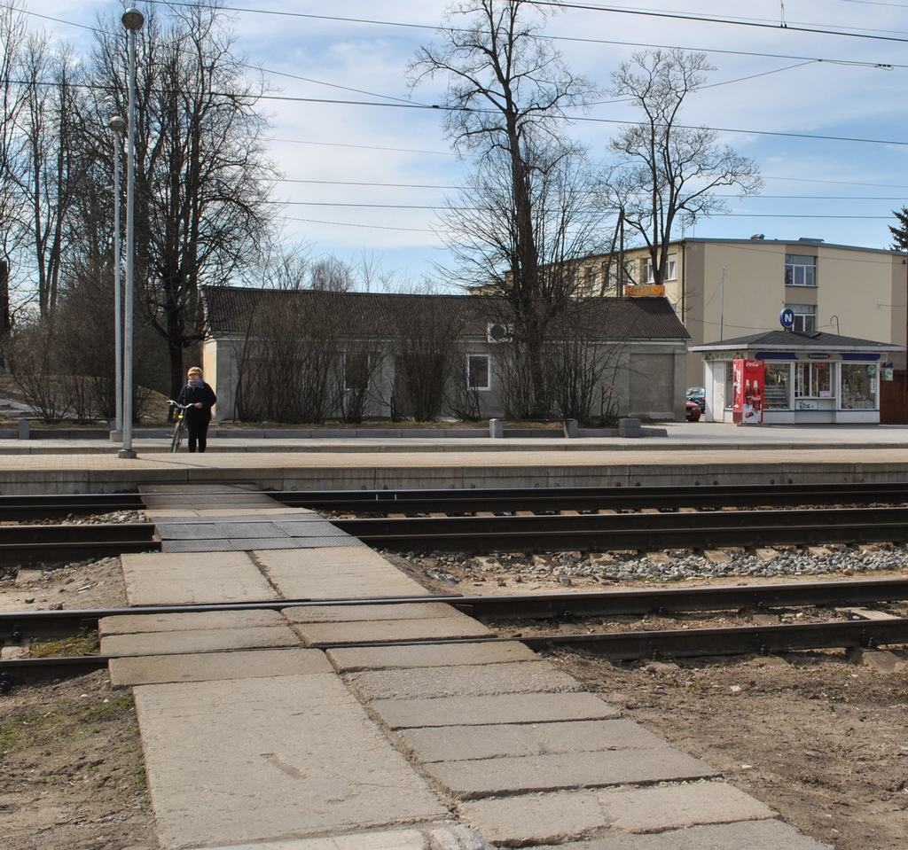 Skrīveros uzlauž kiosku, Koknesē pa logu iekļūst veikalā  