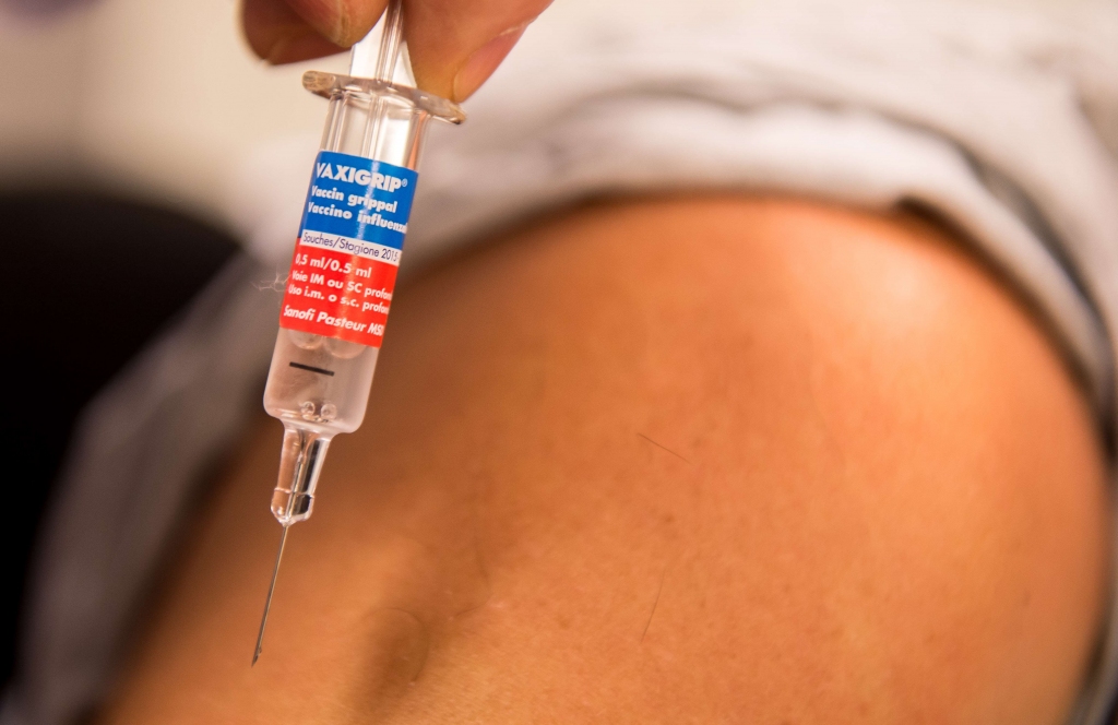 Pirms prognozētās gripas epidēmijas beigušās valsts apmaksātās vakcīnas