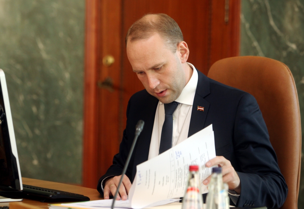 Atlaidīs deviņus Valsts kancelejas darbiniekus