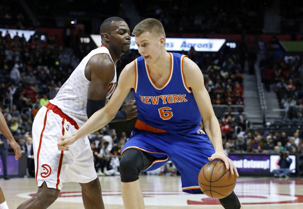 VIDEO, FOTO: Porziņģa 17+11 palīdz Knicks atkārtoti pārspēt Atlantu