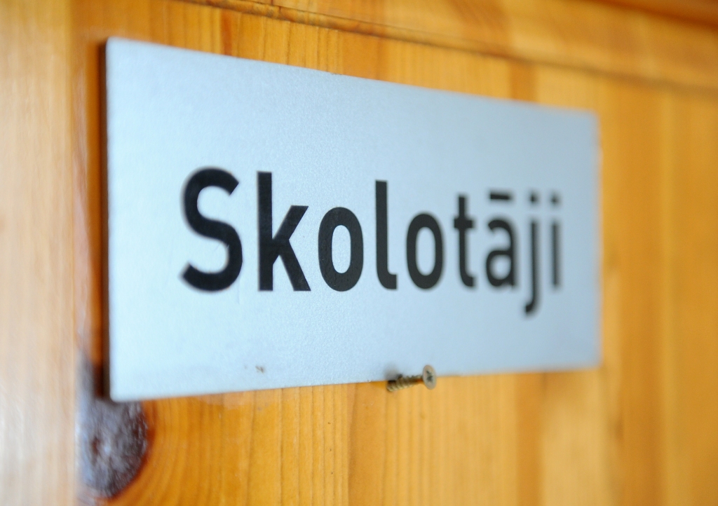 Skolotāju lojalitāti Latvijas valstij speciāli nepārbauda