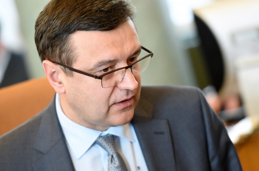 Reirs oficiāli atteicies pretendēt uz premjera amatu