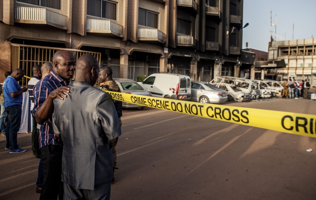 Burkinafaso drošības spēki turpina meklēt iespējamos izdzīvojušos uzbrukuma vaininiekus