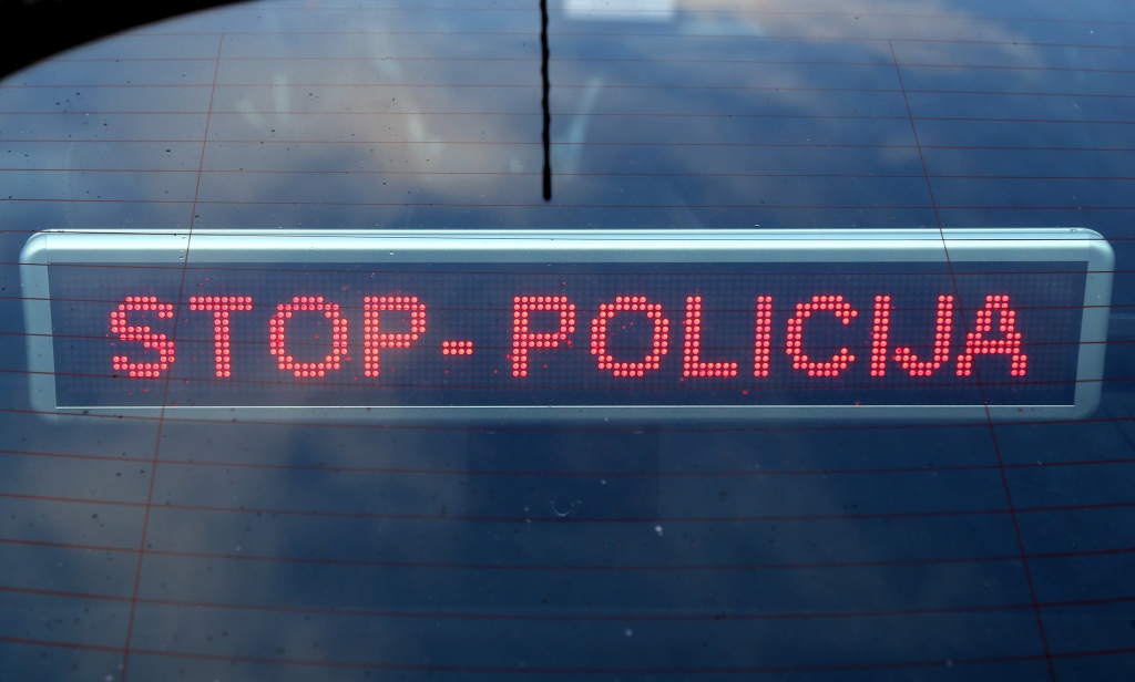 Uz Dienvidu tilta avarējušā kravas auto šoferis no Polijas pie stūres atradies pamatīgā reibumā (papildināts 18:22)