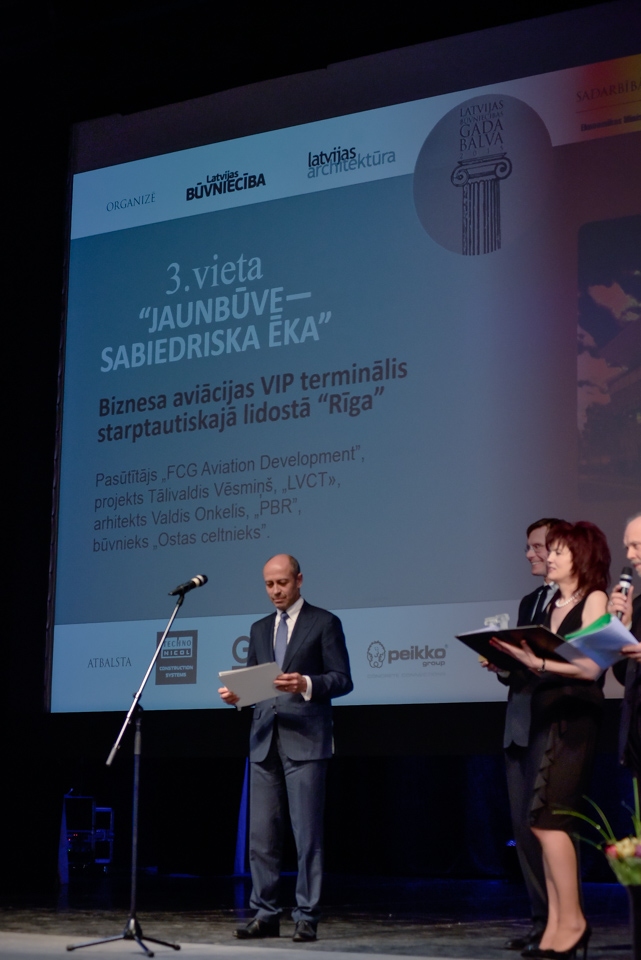 Privāto lidmašīnu angāram pirmā vieta konkursā "Latvijas Būvniecības gada balva 2015" nominācijā “Ražotne”