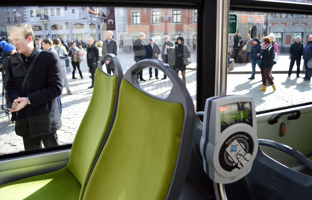 FOTO: Izrāda testēšanai piešķirto Solaris Electric elektroautobusu