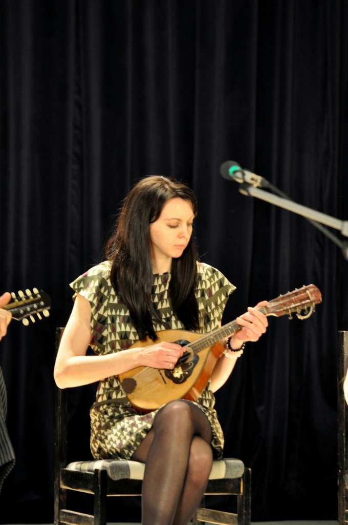 Skrīveros muzicē mandolīnas, vijoles, ermoņiku un bases spēles apguvēji 