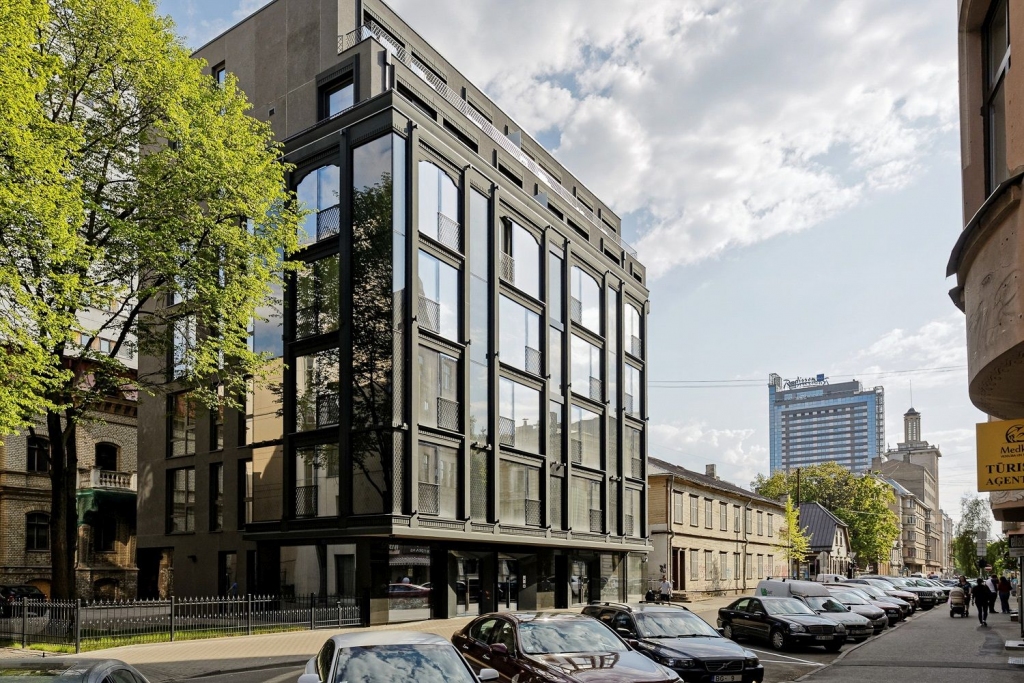 Atklāj, kā veicas ar apartamentu nama Club Central Residence dzīvokļu tirgošanu
