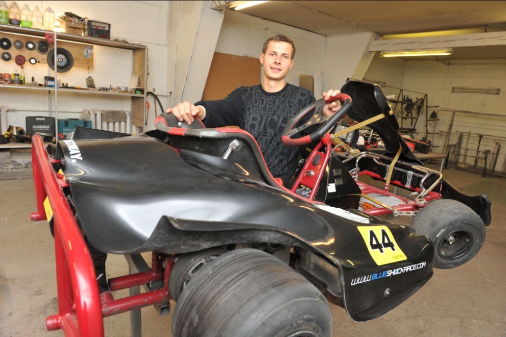 Piedāvā iespēju kļūt par elektrokartingu halles līdzīpašnieku