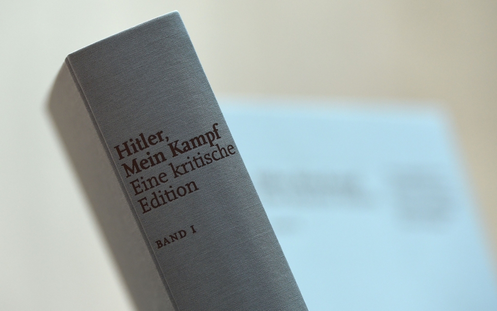 Itālijā Berluskoni brālim piederošs laikraksts bez maksas izplata Mein Kampf