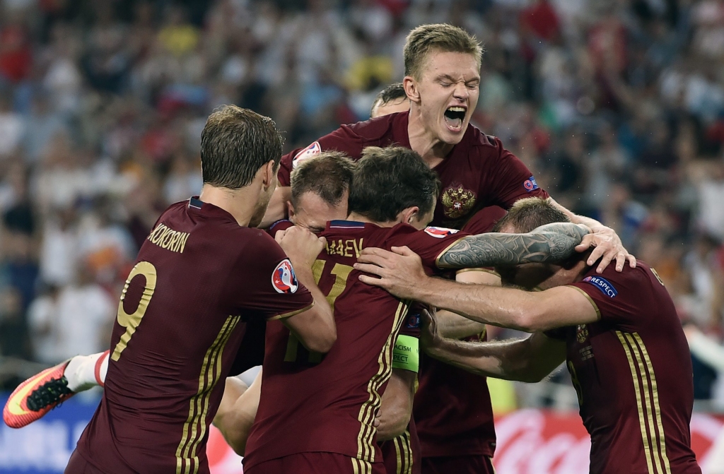 Krievijas futbolisti kompensācijas laikā izrauj neizšķirtu pret neuzmanīgo Angliju