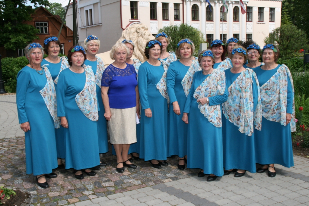 Foto: senioru līnijdeju saiets Jaunjelgavā "Jasmīnziedu skurbumā"