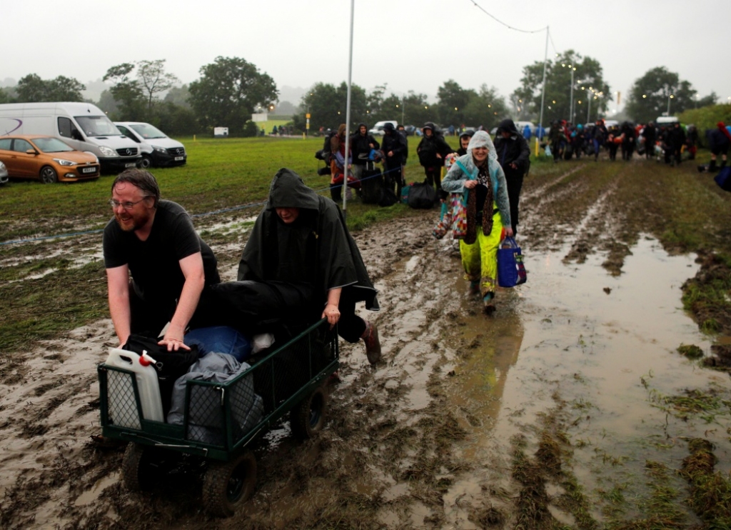 FOTO: Aizvadīts Glastonberijas festivāls