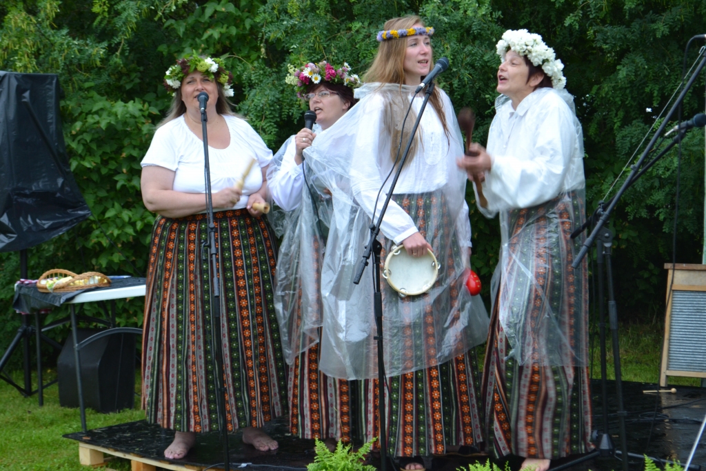 Daudzevā aug stilizēts mežs
