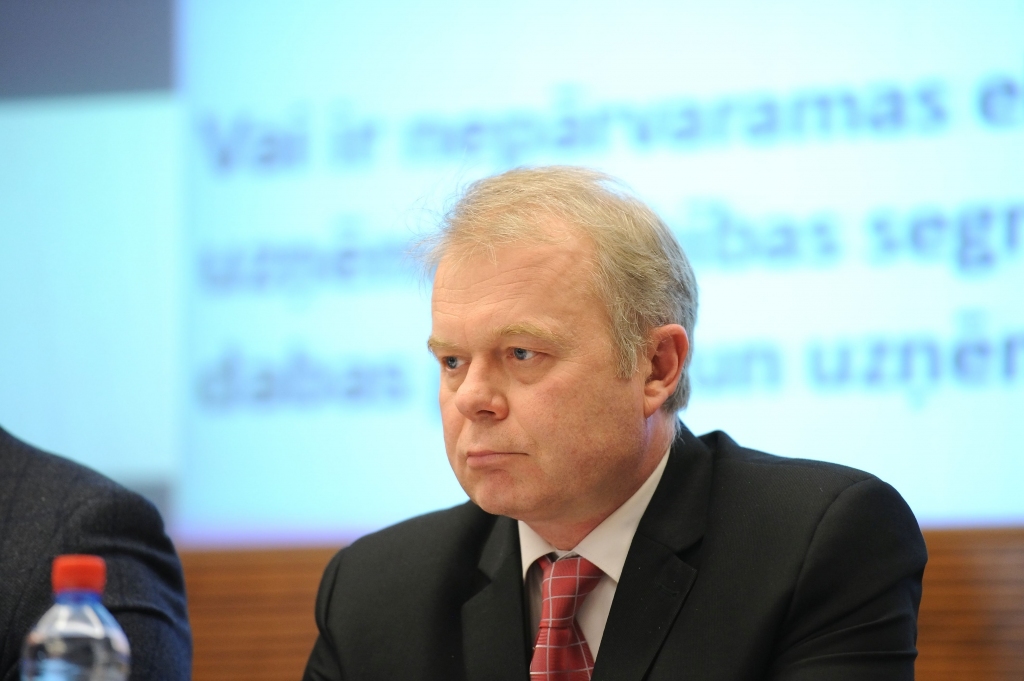 Ministrs dzen nozari bankrotā