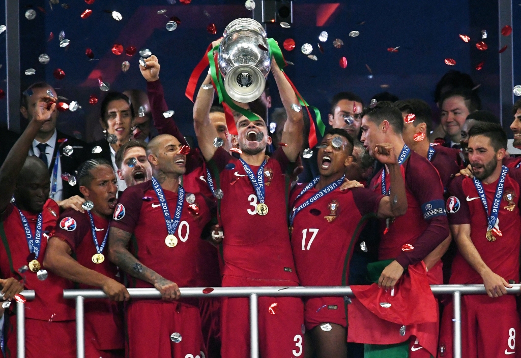 Portugāles futbolisti sensacionāli triumfē Eiropas čempionātā