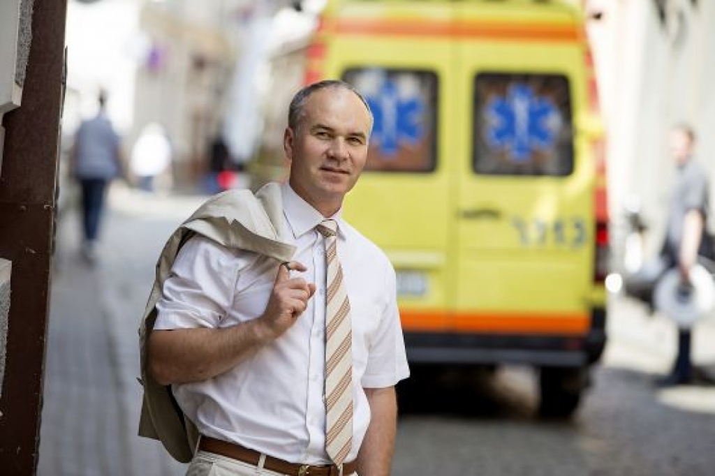 Slūtiņš: Šobrīd valsts apmaksātā medicīna šauj kā ar lielgabalu bez tēmekļa