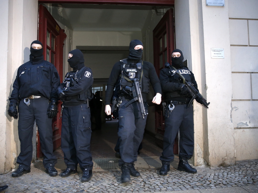 Vācijas policija veic kratīšanu ar Islāma valsti saistītā mošejā