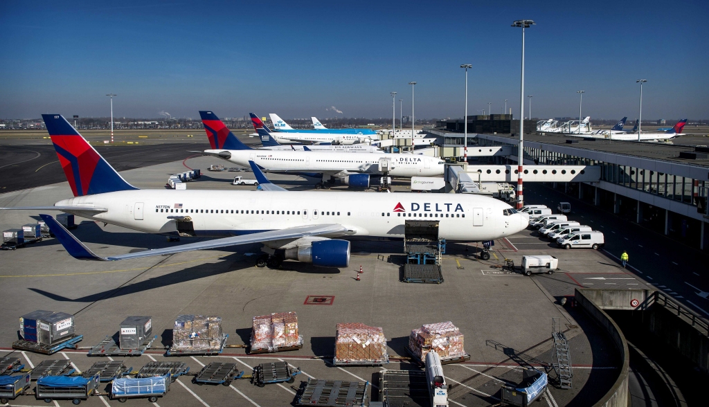 Delta Airlines datorsistēmu problēmu dēļ atceļ izlidojošos reisus