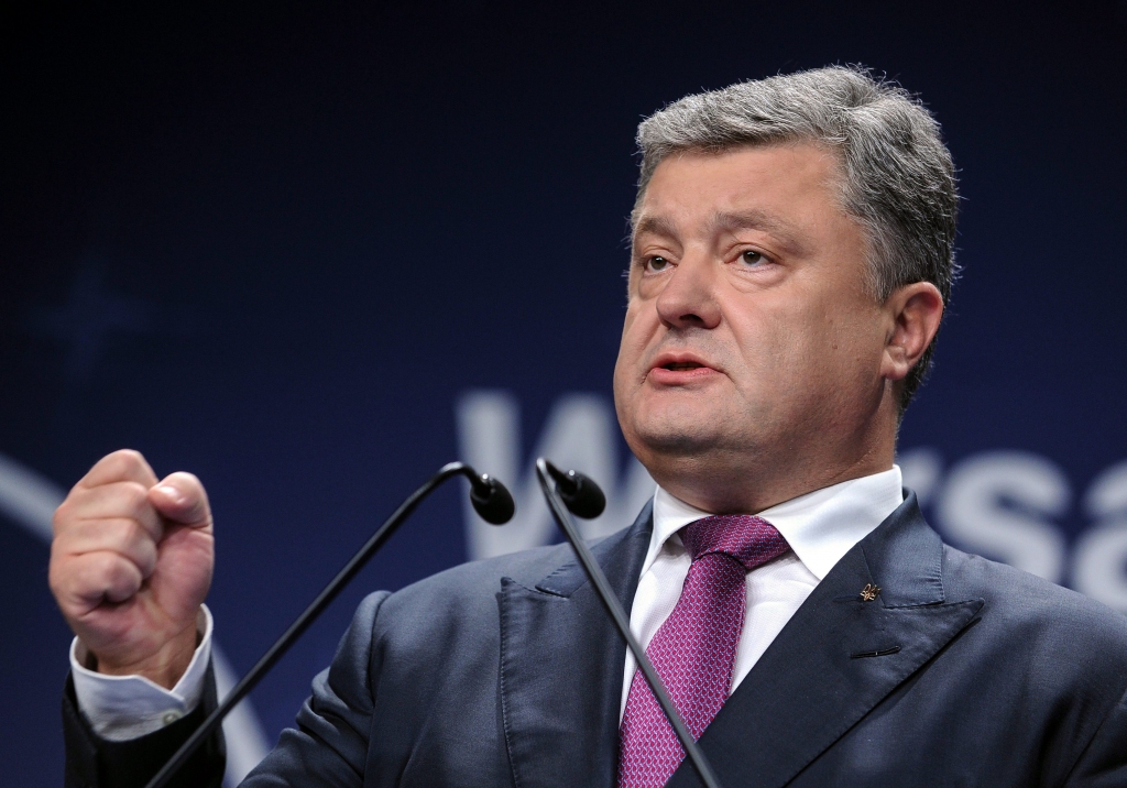 Porošenko pieļauj iespēju izsludināt karastāvokli