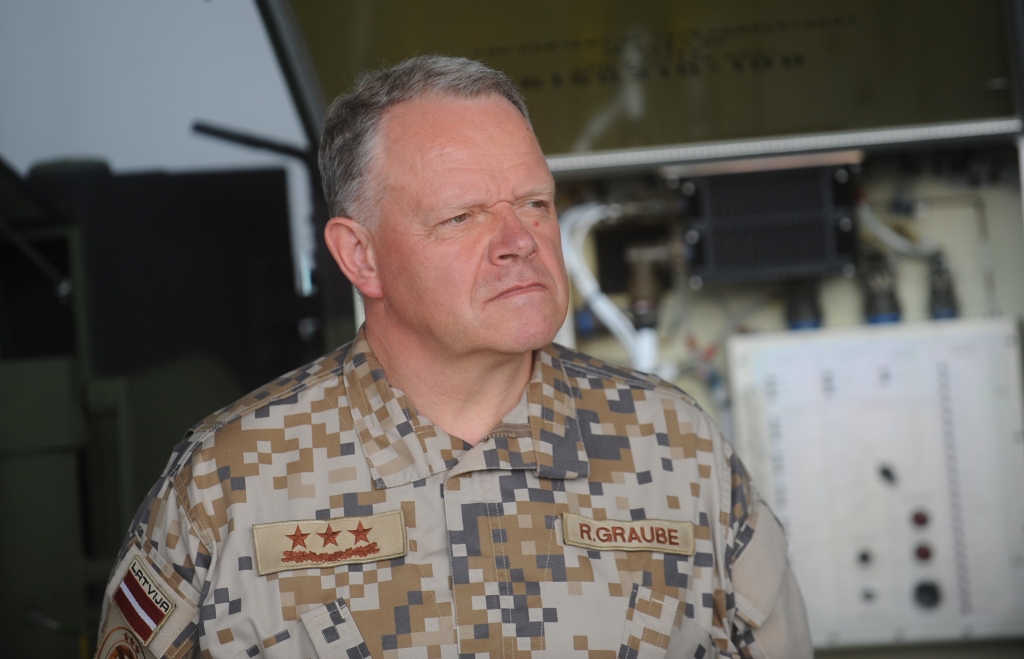 Graube: Valsts var pastāvēt tikai tad, ja tai tai ir savi bruņotie spēki