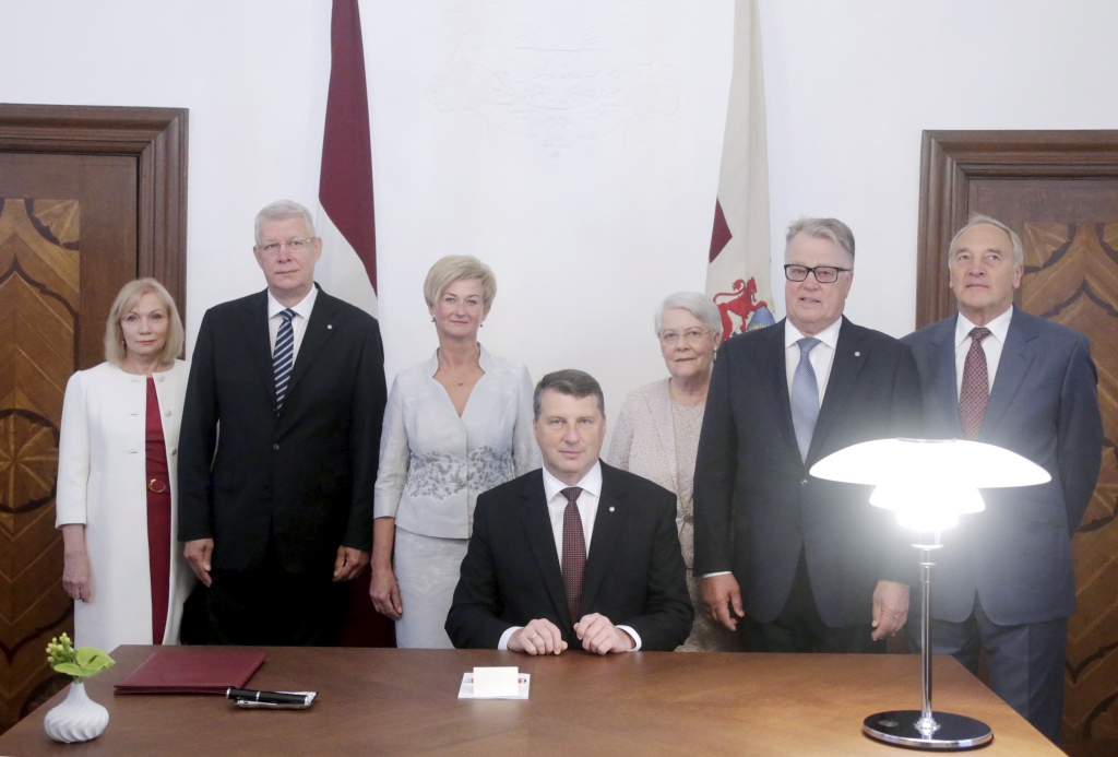 FOTO: Valsts prezidents sāk darbu atjaunotajā Rīgas pilī
