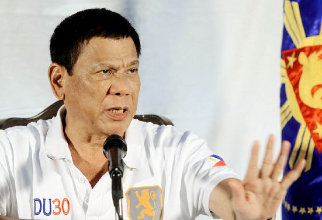 Duterte aizstāv brutālo karu pret narkotikām