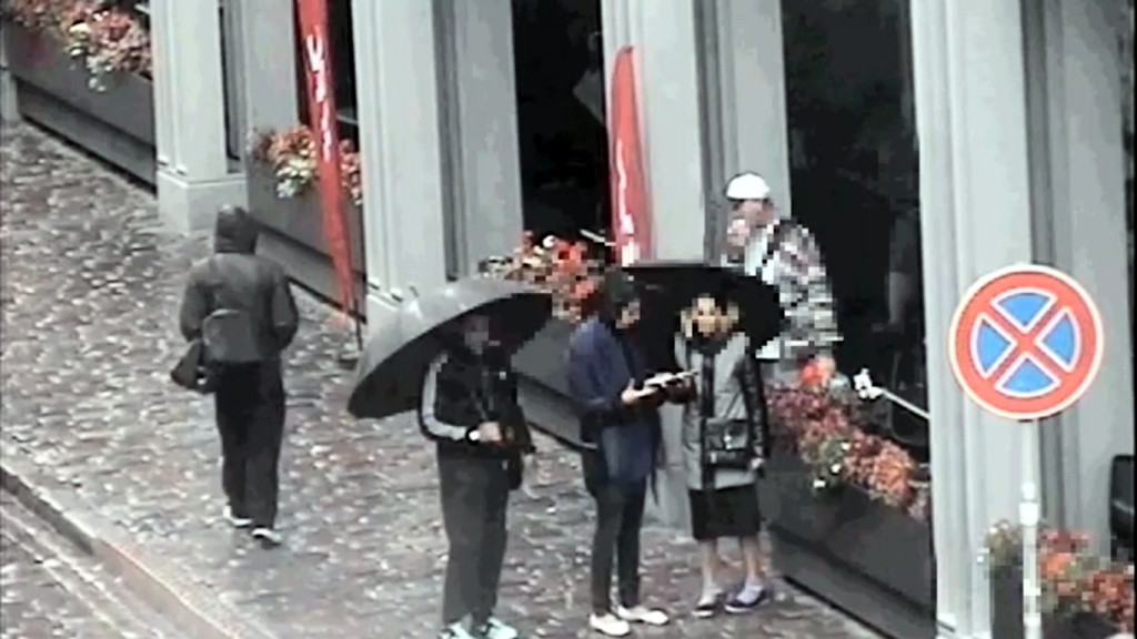 VIDEO: Zādzības rekonstrukcija - kā Vecrīgā aptīra ārzemnieku