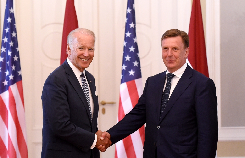 Baidens apliecina ASV un NATO atbalstu Baltijai (papildināts 18:29)