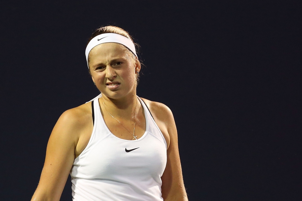 Ostapenko Ņūheivenā piekāpjas turnīra galvenajai favorītei Radvaņskai